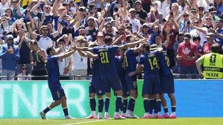 Los jugadores bosnios celebran uno de los tantos contra Catar