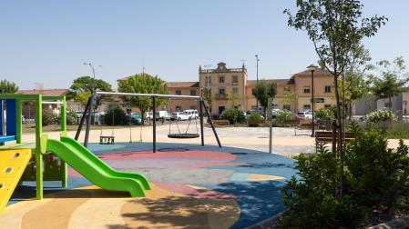 Imagen del parque infantil de la plaza de la Estación de Tudela