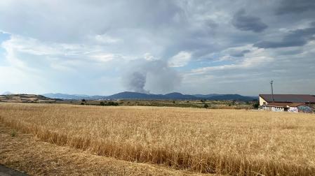 Foto del incendio al norte del monte San Cristóbal.