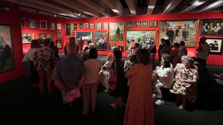 Participantes en la visita guiada a la Colección Ciga organizada por la revista Conocer Navarra celebrada este jueves