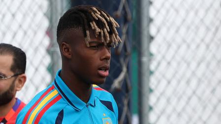 El delantero de la selección española de fútbol Nico Williams, en zona mixta antes del entrenamiento