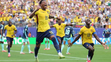 Gonzalo Plata, de Ecuador, celebra su gol