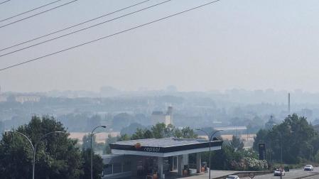 Nube de humo sobre Pamplona y la comarca vista desde Zizur Mayor.