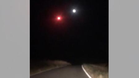 Objeto encendido sobre el cielo del Valle de Elorz.