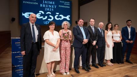 De izda a dcha: Javier Blázquez, María José Lakidain, Unai Hualde, Ramón González, Joaquín Mencos, Uxue Ibiricu, Uxue Fonseca y Miguel de Asís Pulido, durante la entrega de los Premios Jaime Brunet.