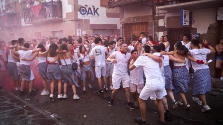Música, fiesta, humo, celebraciones y alegría en el inicio de las fiestas de Santesteban