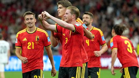 Bélgica golea a Nueva Zelanda para ser primera