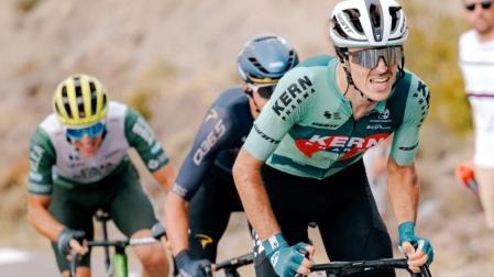 Urko Berrade, del equipo Kern Pharma, durante el campeonato de España que se ha disputado en Sabiñánigo