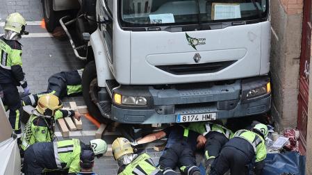 Fotos del atropello de un camión a varias personas en Navarrería