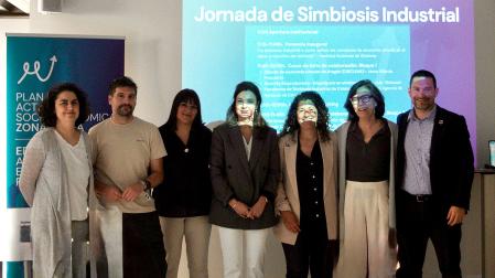 Representantes de las entidades y personal técnico,  organizadores de la jornada, posan al finalizar el acto