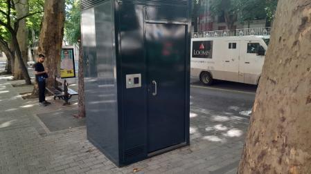 Uno de los baños, situado en la cuesta de Labrit de Pamplona.
