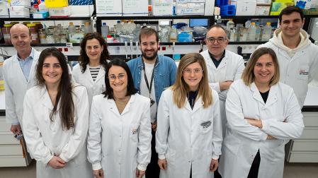 Delante: Estíbaliz Urizar, Nahia Gómez, Estíbaliz Miranda y Edurne San José. Detrás: Felipe Prósper, Leire Garate, Beñat Ariceta, Xabier Agirre y Pablo Luri, del Cima Universidad de Navarra