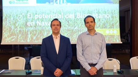 Desde la izquierda: Javier Muñoz y Enrique Aymerich, los dos ponentes de la jornada sobre biometano