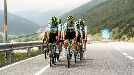 Por grupos, los ciclistas del Caja Rural han preparado el Tour concentrados en altura en Andorra desde el 18 de mayo