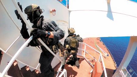 Militares franceses toman el control de un petrolero clandestino cargado de crudo procedente de Primorsk