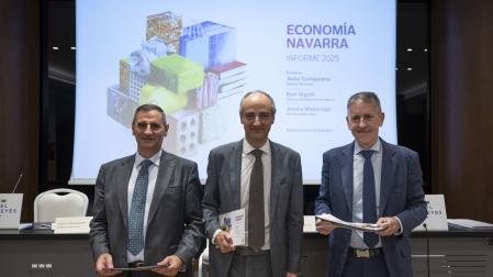 *A: Irati Aizpurua San Román *F: 02-07-26 *T: Informe de la econimía navarra de Laboral Kutxa. *L: Hotel Tres Reyes, Pamplona.