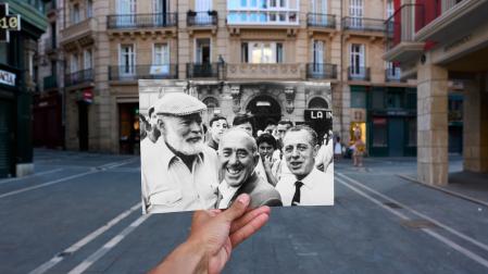 Imagen de los Sanfermines de 1959 junto a los soportales de la entonces Diputación, hoy Gobierno de Navarra