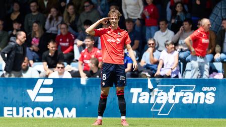 El extremo pamplonés celebra un gol con Osasuna Promesas en Tajonar