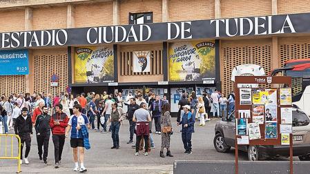 Acceso al estadio Ciudad de Tudela, donde juega el Tudelano
