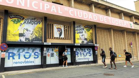 Imagen del acceso principal al estadio Ciudad de Tudela, donde juega el Tudelano