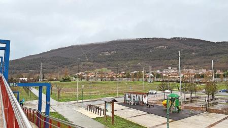 Terreno próximo a las instalaciones deportivas municipales en Artica que se usará para el concierto