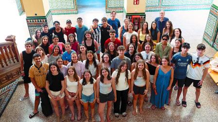 Residentes de Nuestra Señora de Gracia, durante una actividad preparada por los voluntarios