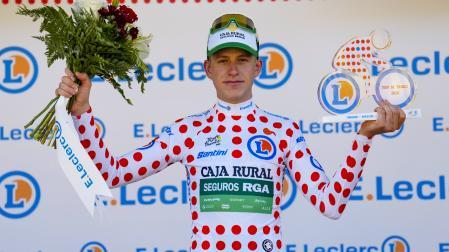 Molenaar, con el maillot de topos del Tour.