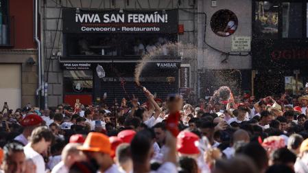 Ambiente en la Plaza del Ayuntamiento antes del Chupinazo