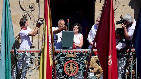Chupinazo en la plaza del Ayuntamiento