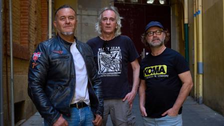 Brigi Duque, Juan Karlos Aizpún y Rafa Redín, fotografiados en la belena del Iruña de la Plaza del Castillo.