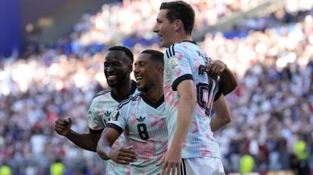 El belga Hans Vanaken celebra con sus compañeros el 1-3 ante Estados Unidos.