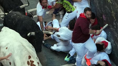 Fotos del primer encierro de San Fermín con toros de Fuente Ymbro
