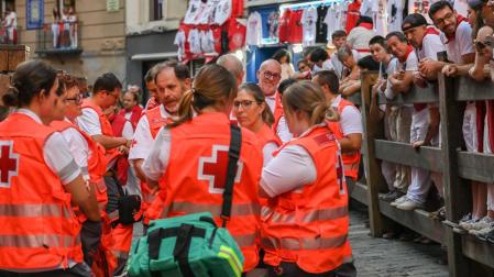 Integrantes del dispositivo de Cruz Roja en el encierro
