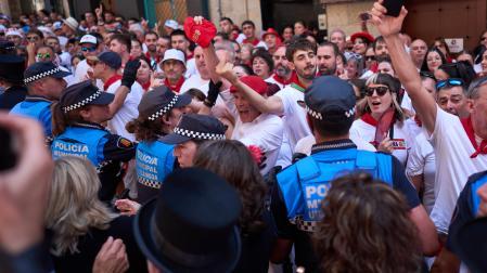 A: MIGUEL OSÉS F: 7–7-2026 P: L: PAMPLONA T: VUELTA DE LA CORPPORACION A LA CATEDRAL DE PAMPLONA TRAS LA MISA DE LA PROCESION