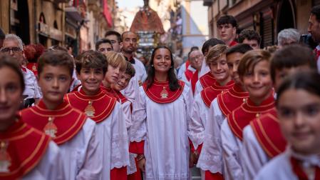 Juan Espinosa, segundo por la izquierda, este 7 de julio en la procesión de San Fermín.