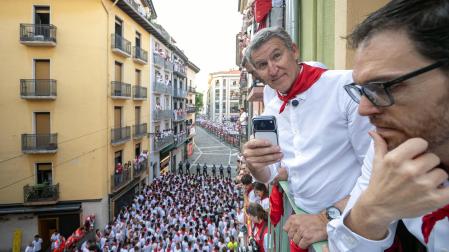 Foto de Feijóo en el encierro de San Fermín