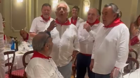Los del Río cantan al ganadero de Fuente Ymbro en el restaurante Alhambra de Pamplona