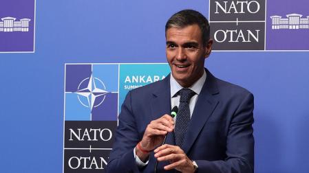 Pedro Sánchez en la rueda de prensa al término de la cumbre de la OTAN en Ankara