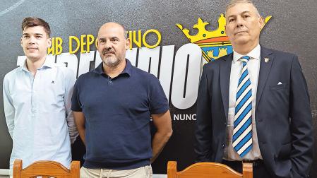 Alex Simón, César Monasterio, nuevo entrenador del equipo, y Miguel Ángel Alcaraz
