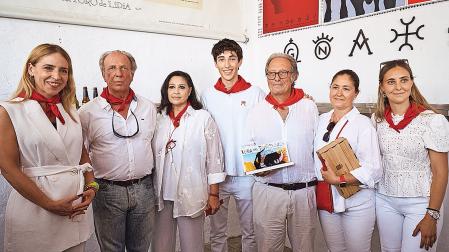 La presidenta de la diputación de Cádiz, Almudena Martínez Junco, José García Cebada, Mariola Gómez Cortes, Jaime y Salvador García Cebada, Alicia Rudiez y Micaela García Cebada