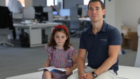 MIguel Turullols, con su hija Mar.