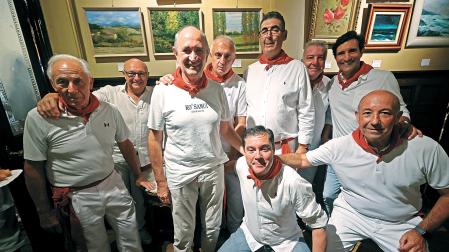 Lotu atornilla a sus amigos en la alpargata