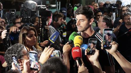 El meta de la selección de Bélgica Thibaut Courtois atiende a los medios