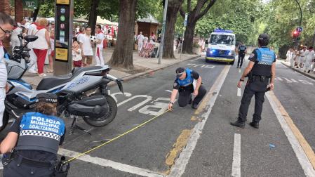 La Policía Municipal, en el lugar del atropello en San Lorenzo.