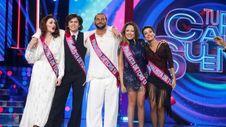 Cristina Castaño, J Kbello, María Parrado, Martín Savi y Paula Koops, con la banda de finalistas de ‘Tu cara me suena’