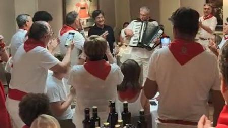 Las canciones de Los Payasos de la Tele sonaron, de forma improvisada, en el Restaurante Alhambra