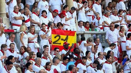 Una bandera de España con el resultado del España-Bélgica en el Mundial 2026