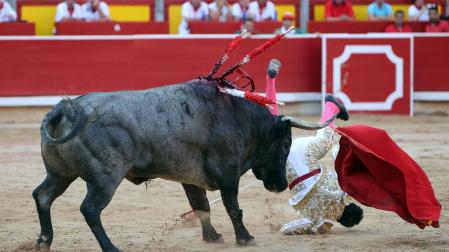 Los diestros Antonio Ferrera, Juan de Castilla e Isaac Fonseca ante los astados de José Escolar Gil en la quinta corrida de la Feria del Toro 2026