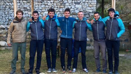 Mikel Pérez, Joan Domingo, Miquel Alonso, Mario Benito, Guim Llort,Ibon Mendia e Iker Madoz a su llegada a Perú hace dos semanas para aclimatarse antes de comenzar la expedición en los Andes Peruanos