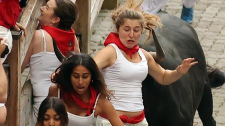 Fotos del séptimo encierro de San Fermín 2026 con toros de Miura.